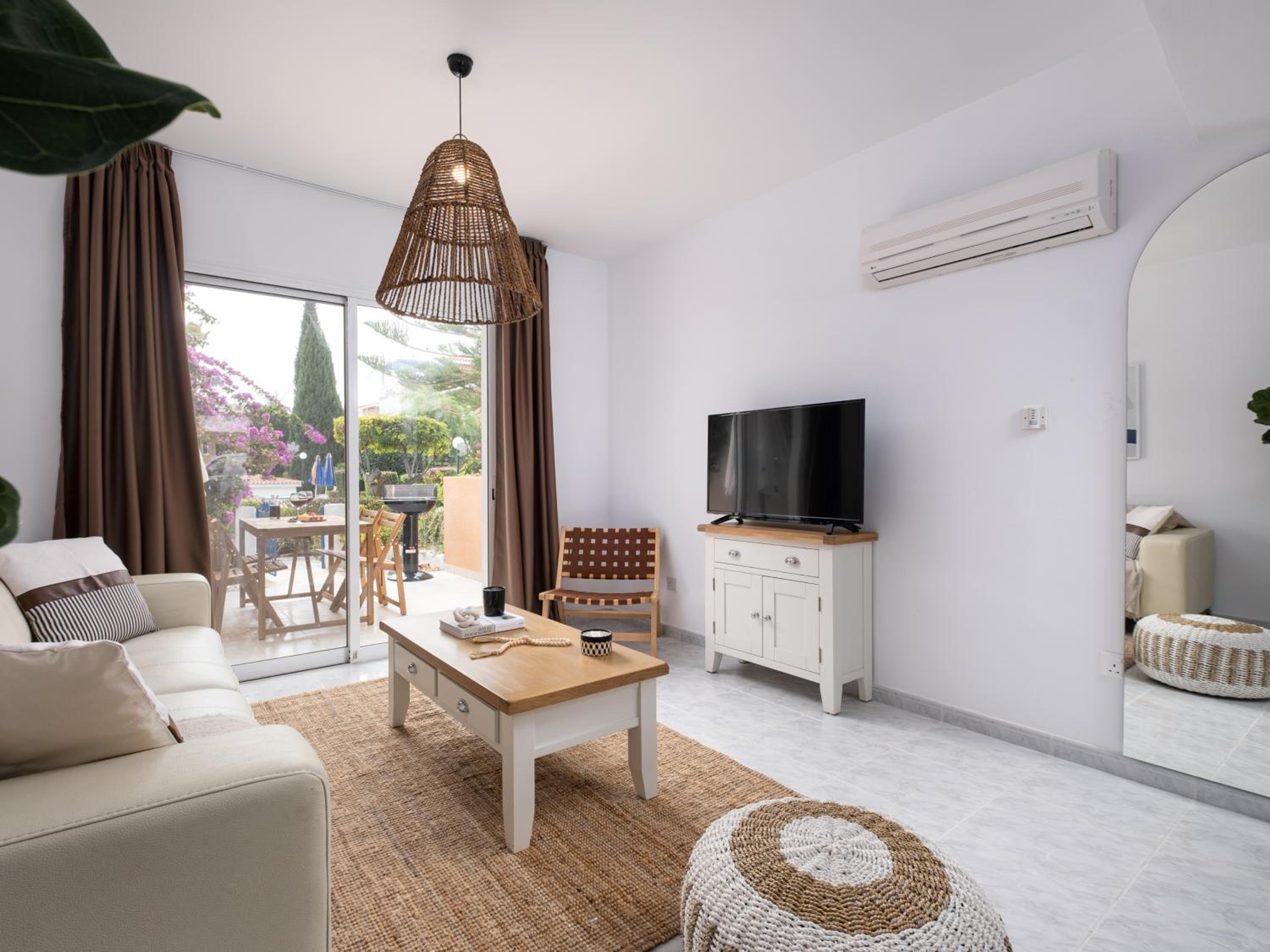 Nephele-stylish 2bd Townhouse In Kato Paphos