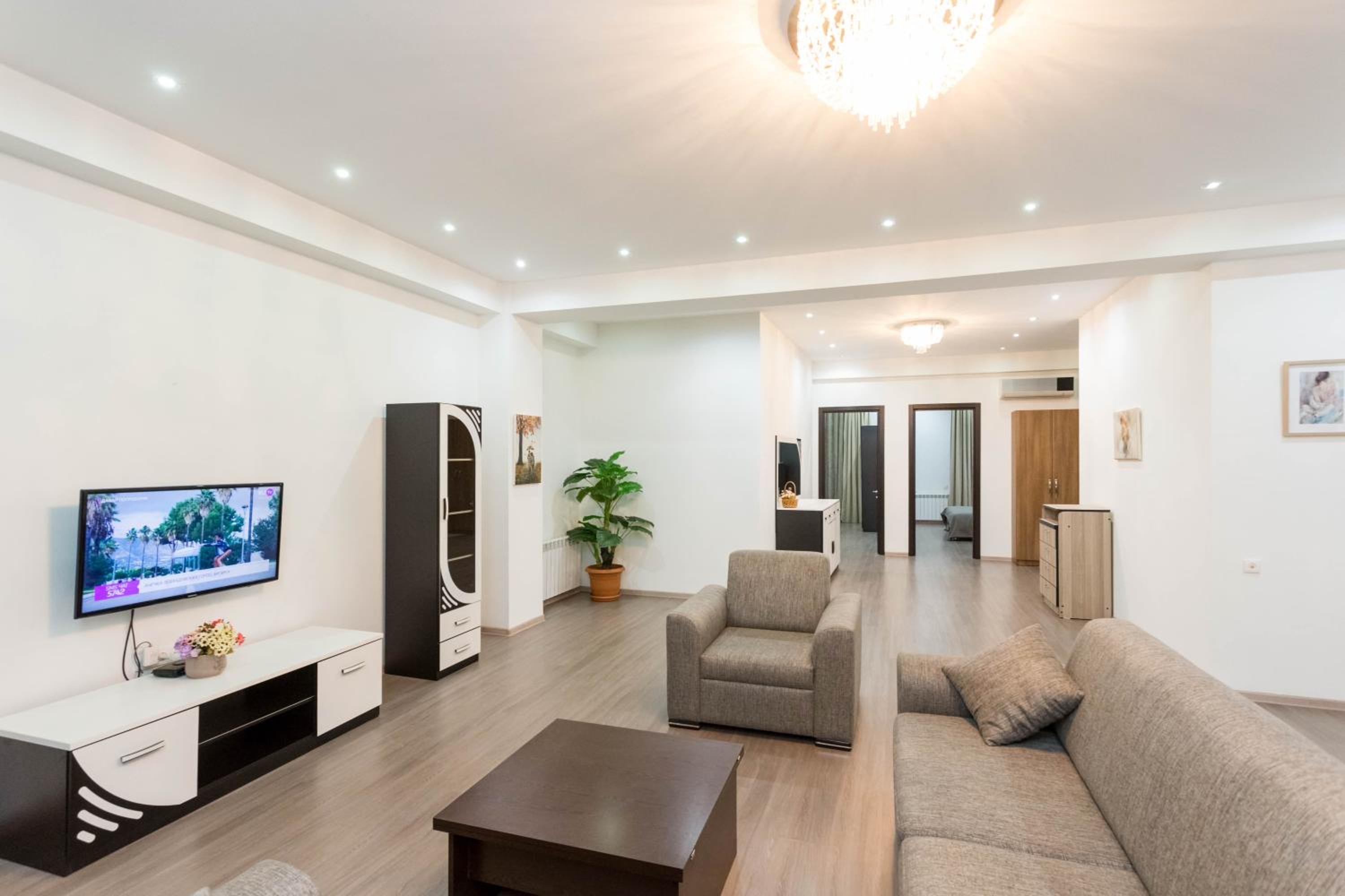 Downtown Spacious Apartment