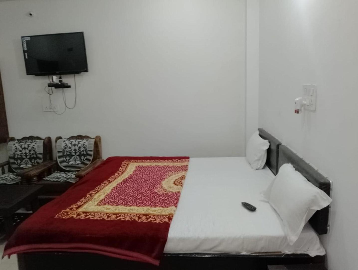 Hotel Sai Prabha, Bhind view 4