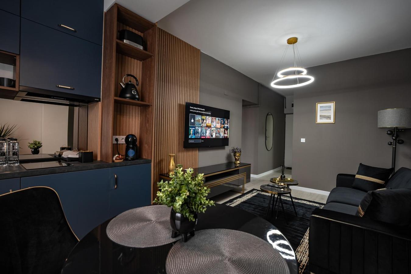 The Black Pearl by Blvd 62B2 - Free Parking view 2