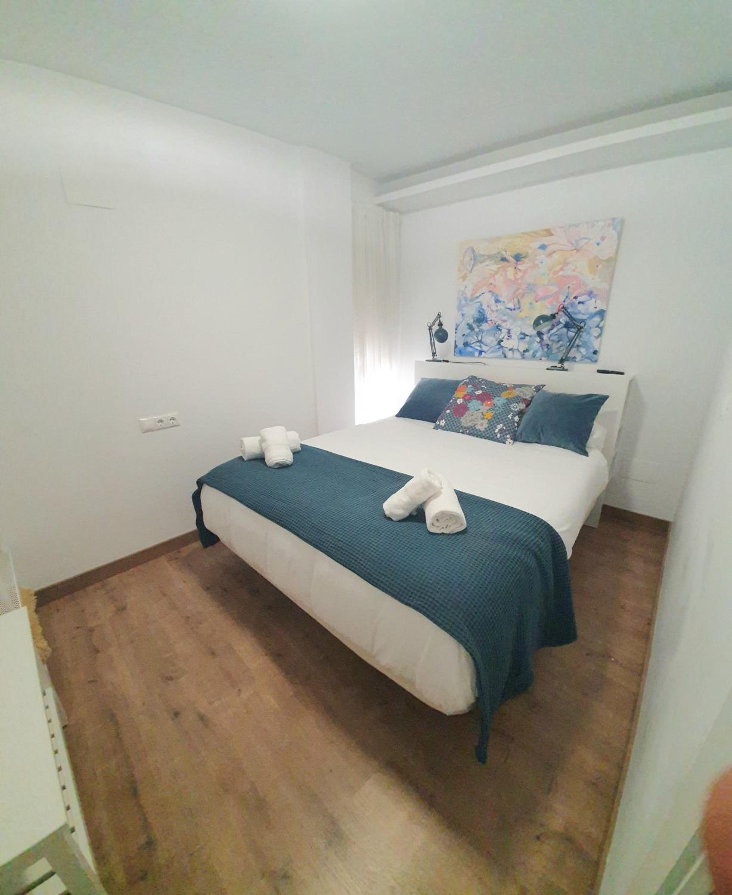 EL ÚNICO apartment with art