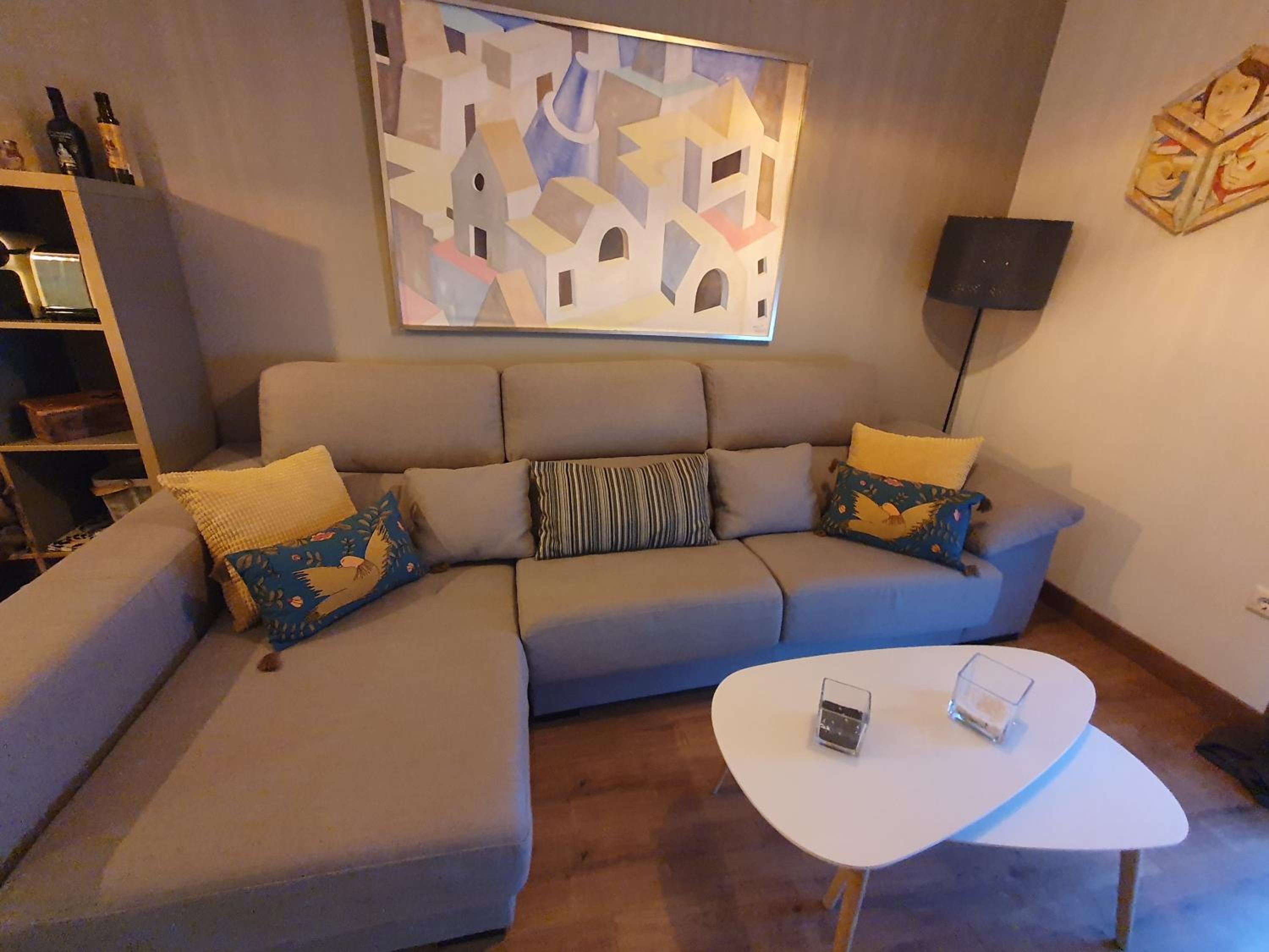 EL ÚNICO apartment with art