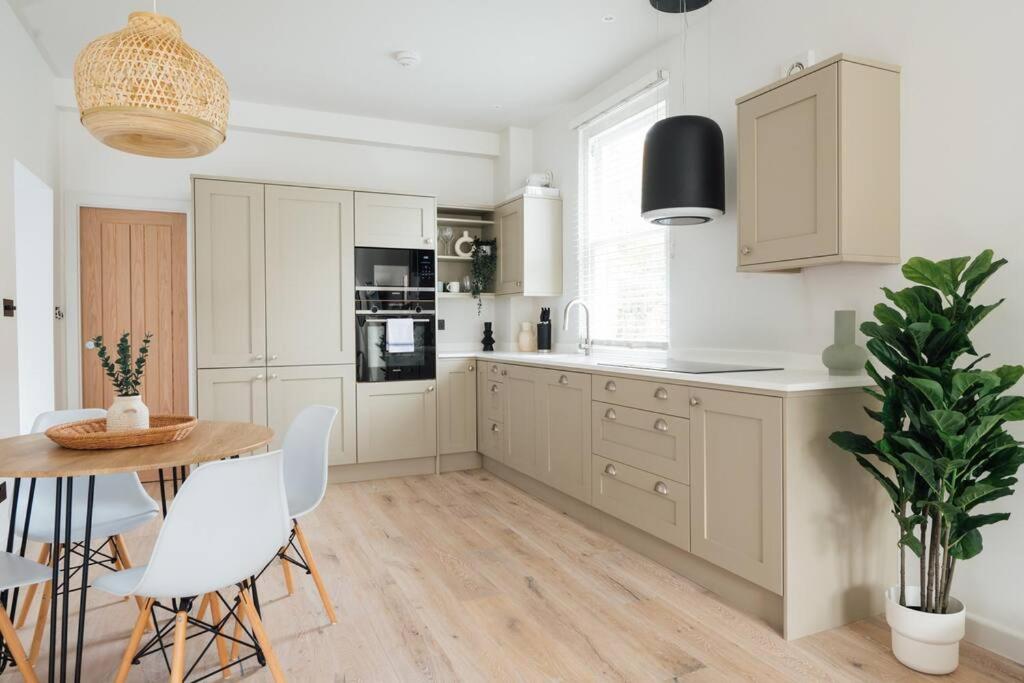 Light & Luxury London Apartment in Honor Oak