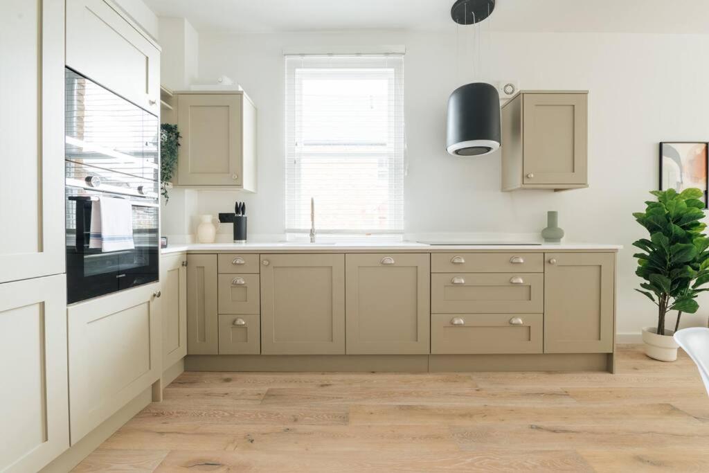 Light & Luxury London Apartment in Honor Oak
