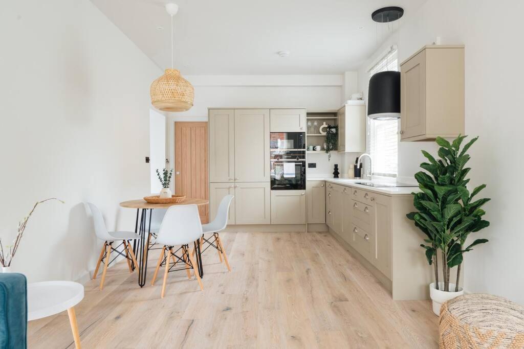 Light & Luxury London Apartment in Honor Oak