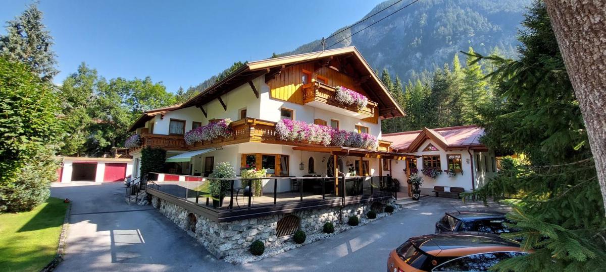 Gästehaus Almrausch, Ferienanlage mit Pool