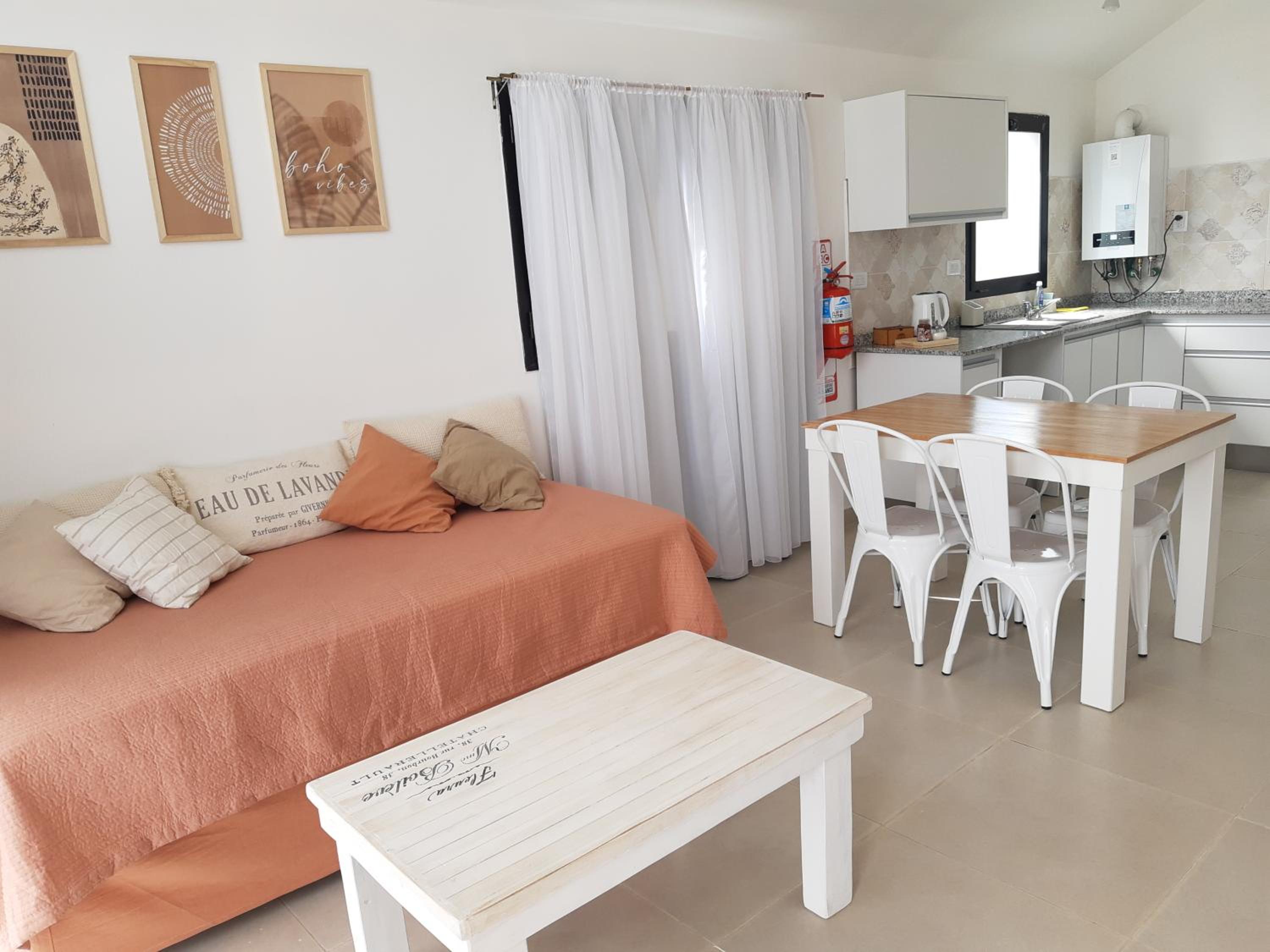 Casa a estrenar! Muy cerca de la terminal de bus