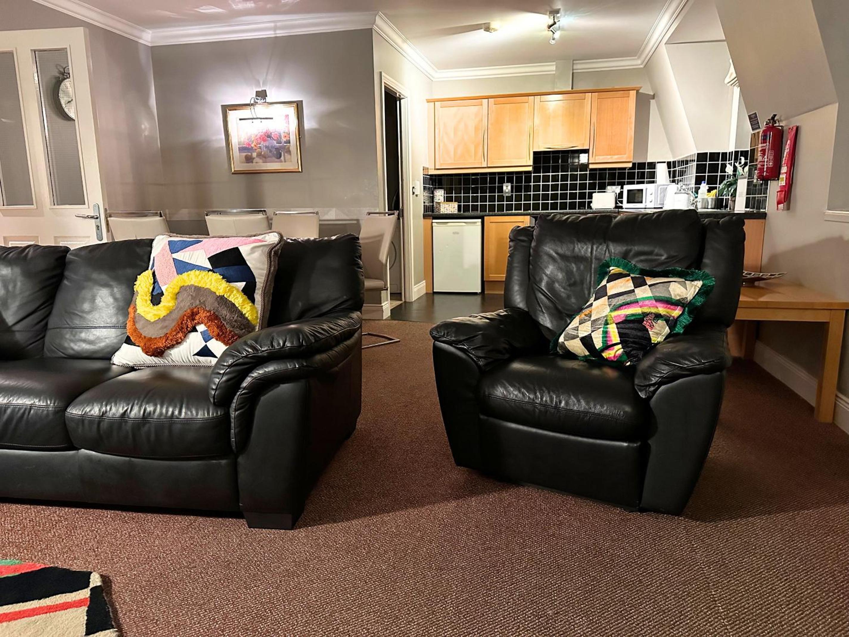 Spacious 2 bedroom apartment in Killarney view 3