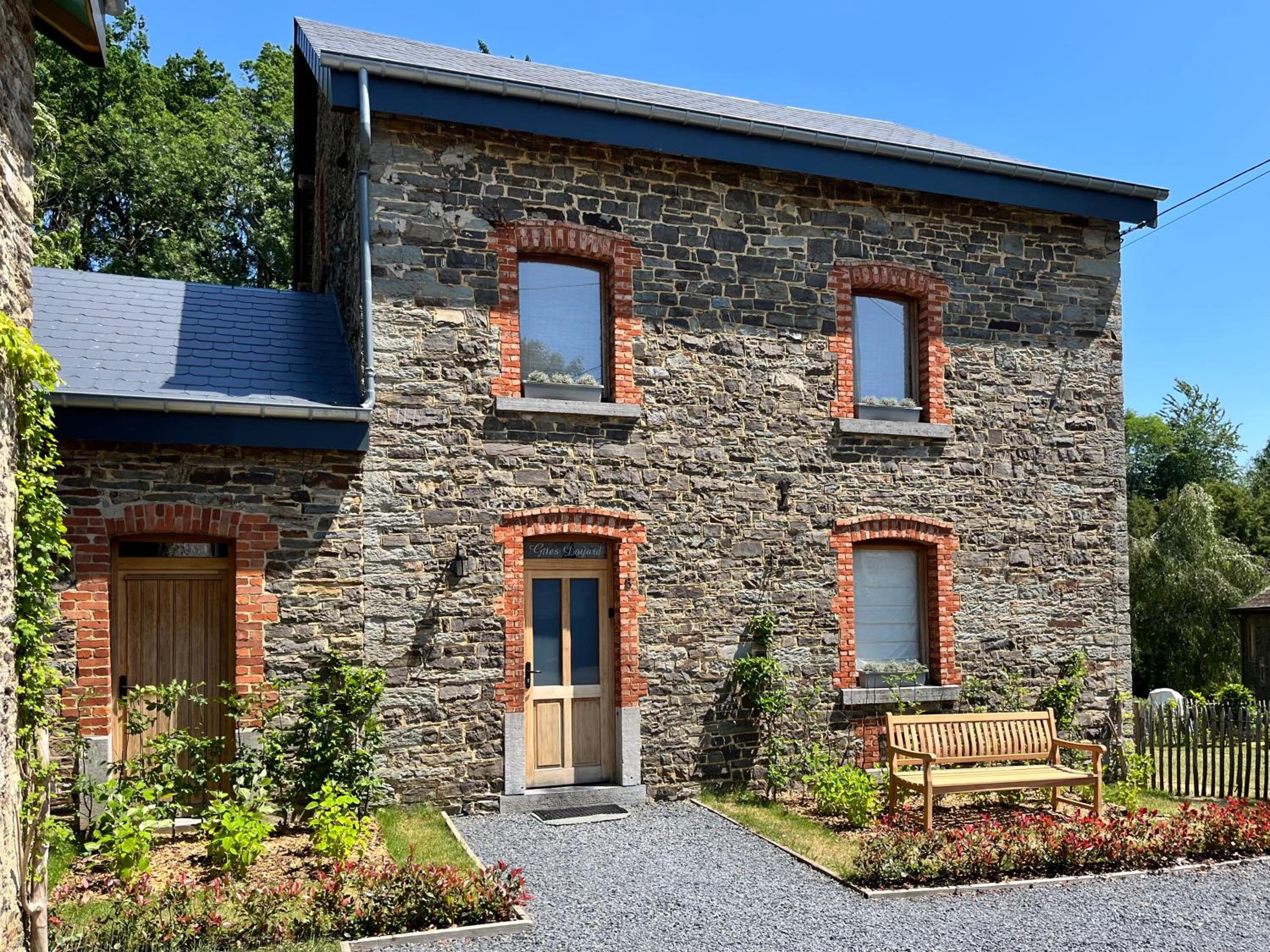 Hotel Gezellige Typisch Ardense Woning Met Jacuzzi En Grote Tuin In Prachtige Omgeving