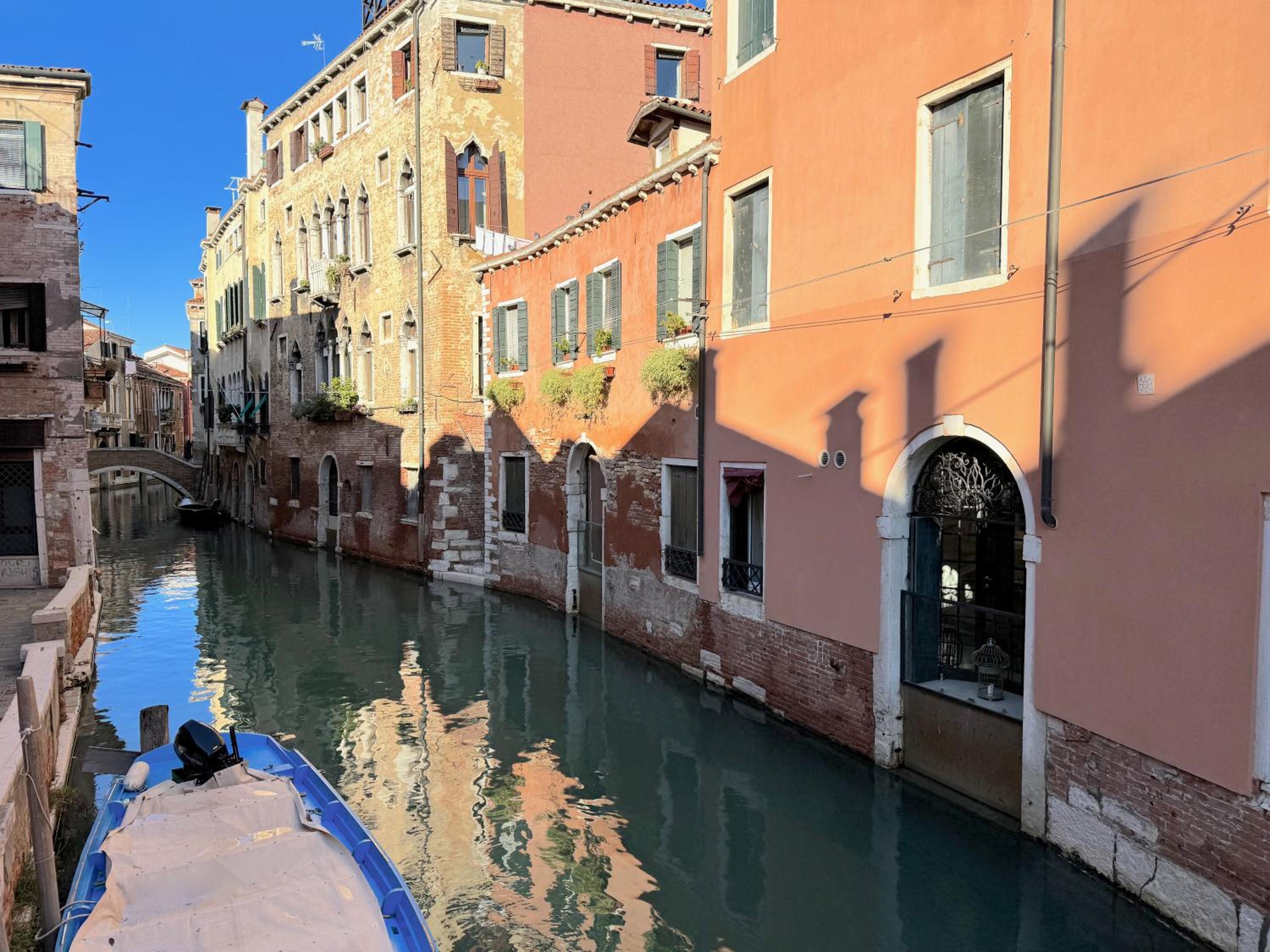 Ca Penini - canal view