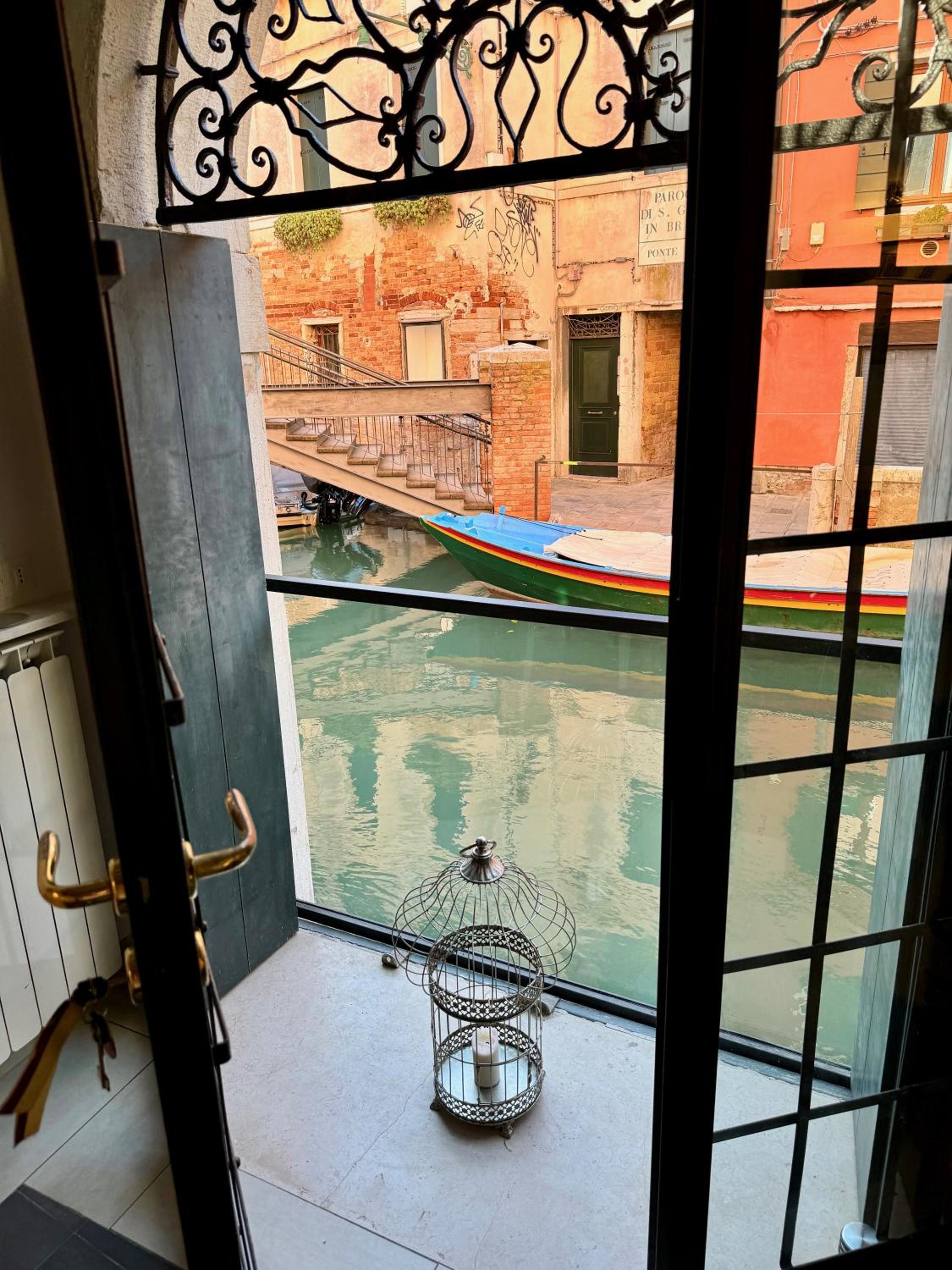 Ca Penini - canal view