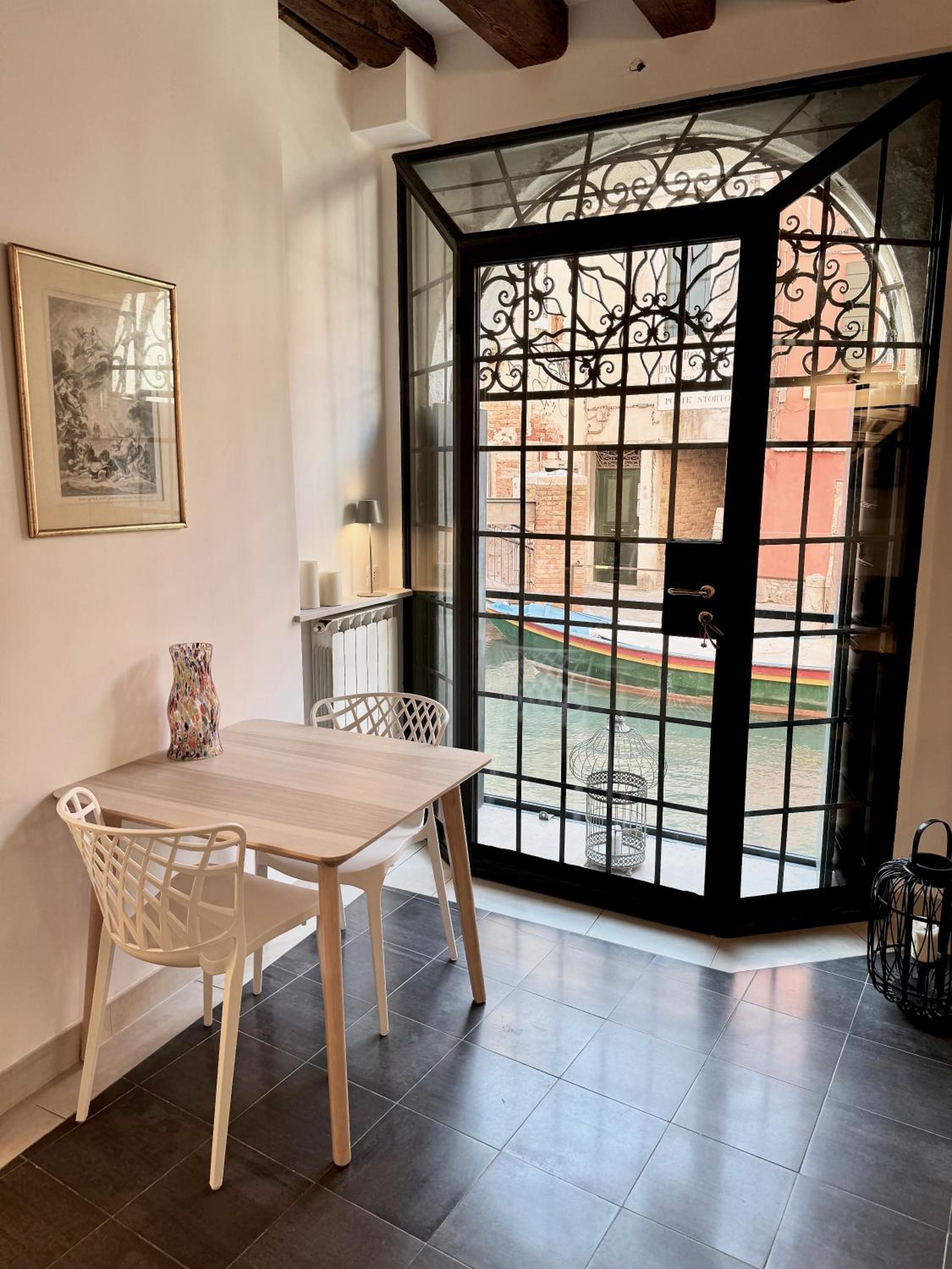 Ca Penini - canal view