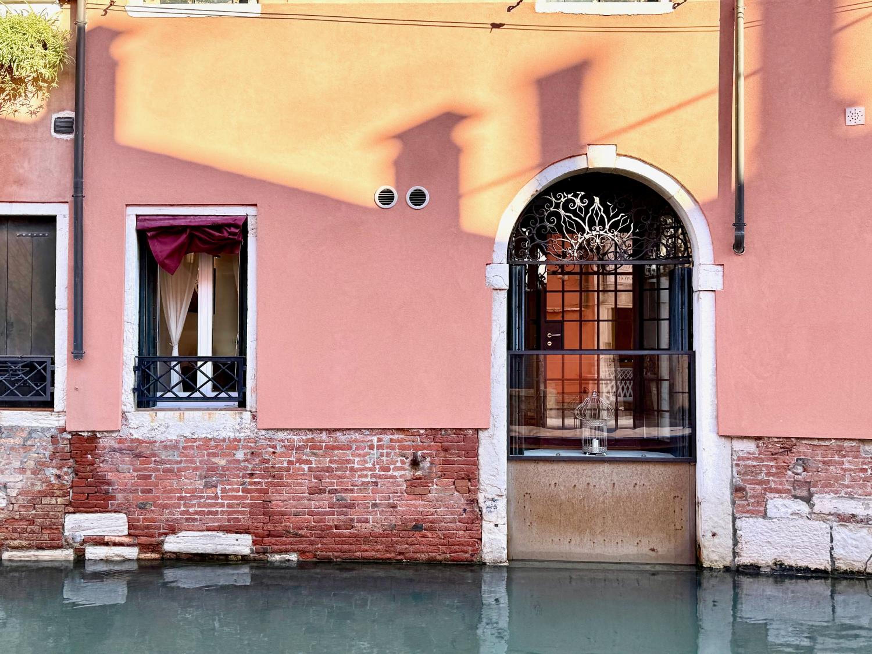 Ca Penini - canal view