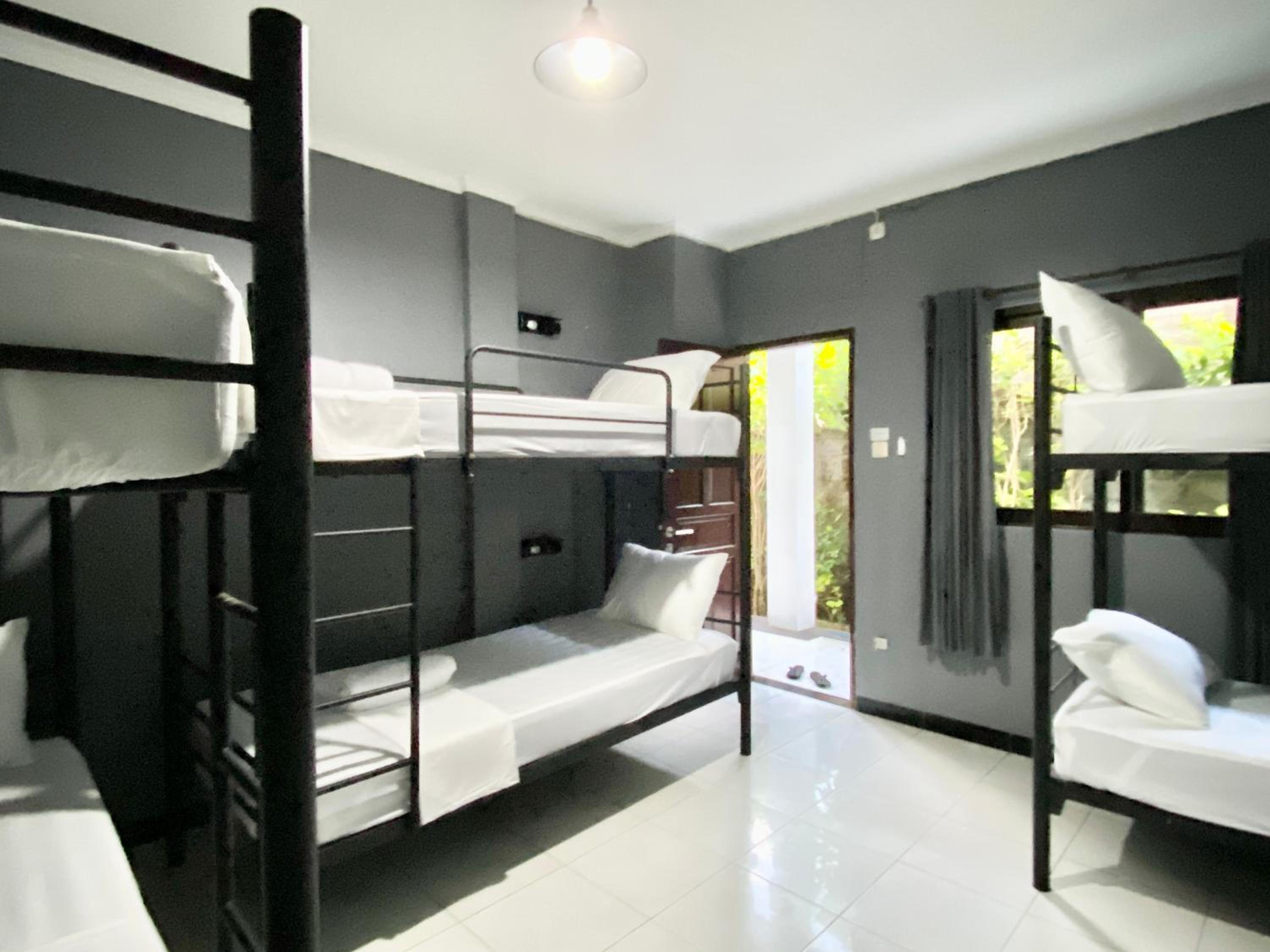 Uluwatu Surf Paradise by Pertama Stay view 4
