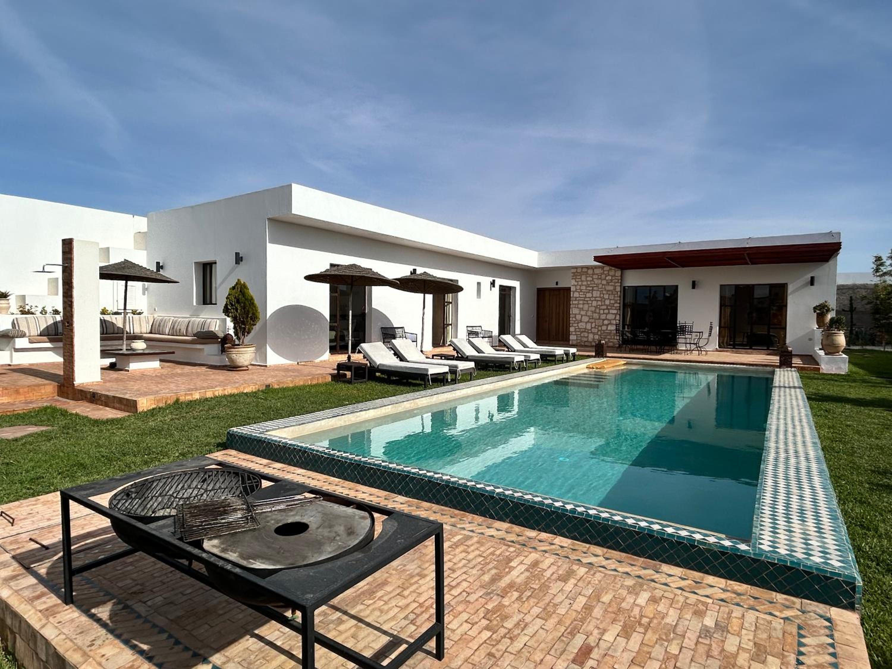 Villa Ehzzara piscine chauffée view 2