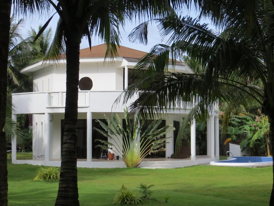 Luxury Villa: Private Pool & Beach Retreat