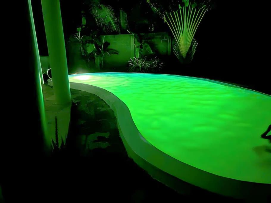 Luxury Villa: Private Pool & Beach Retreat