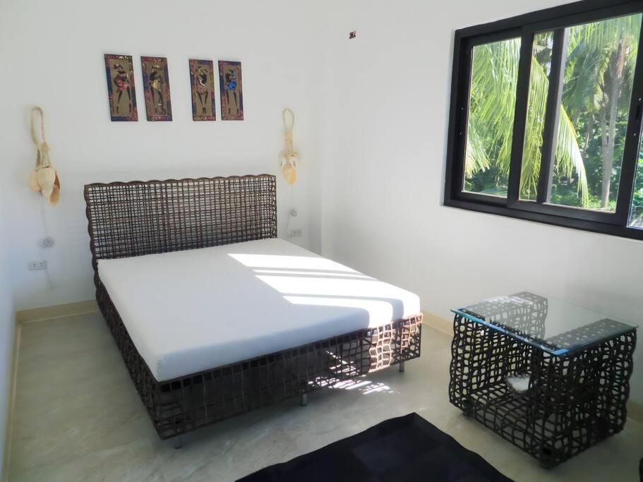Luxury Villa: Private Pool & Beach Retreat