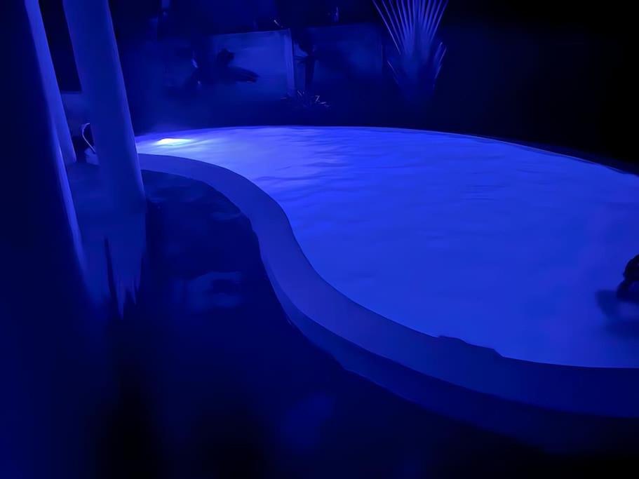 Luxury Villa: Private Pool & Beach Retreat
