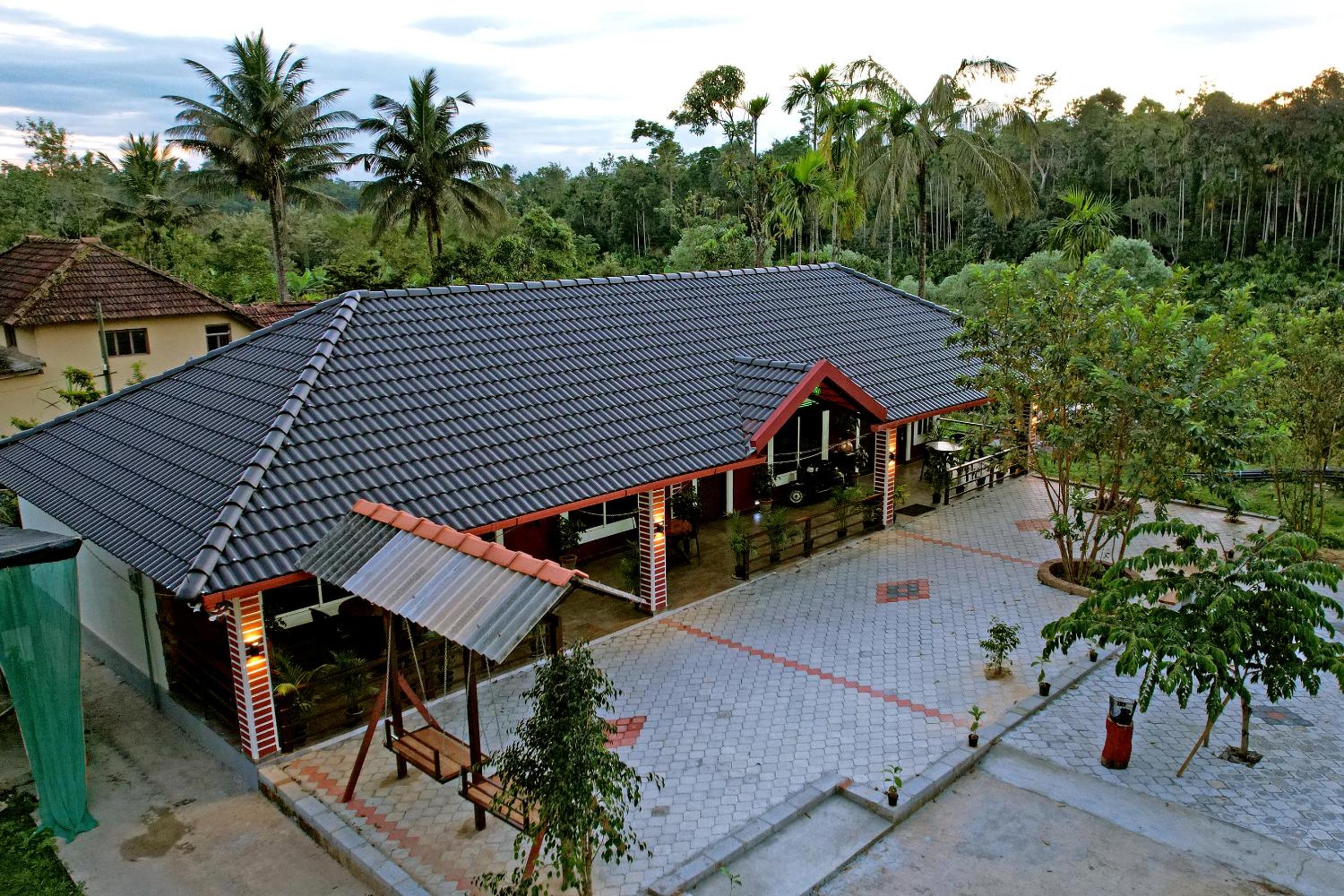 Rainy Cloud Homestay - Patio, Estate, Home Food, 1KM to Falls view 2