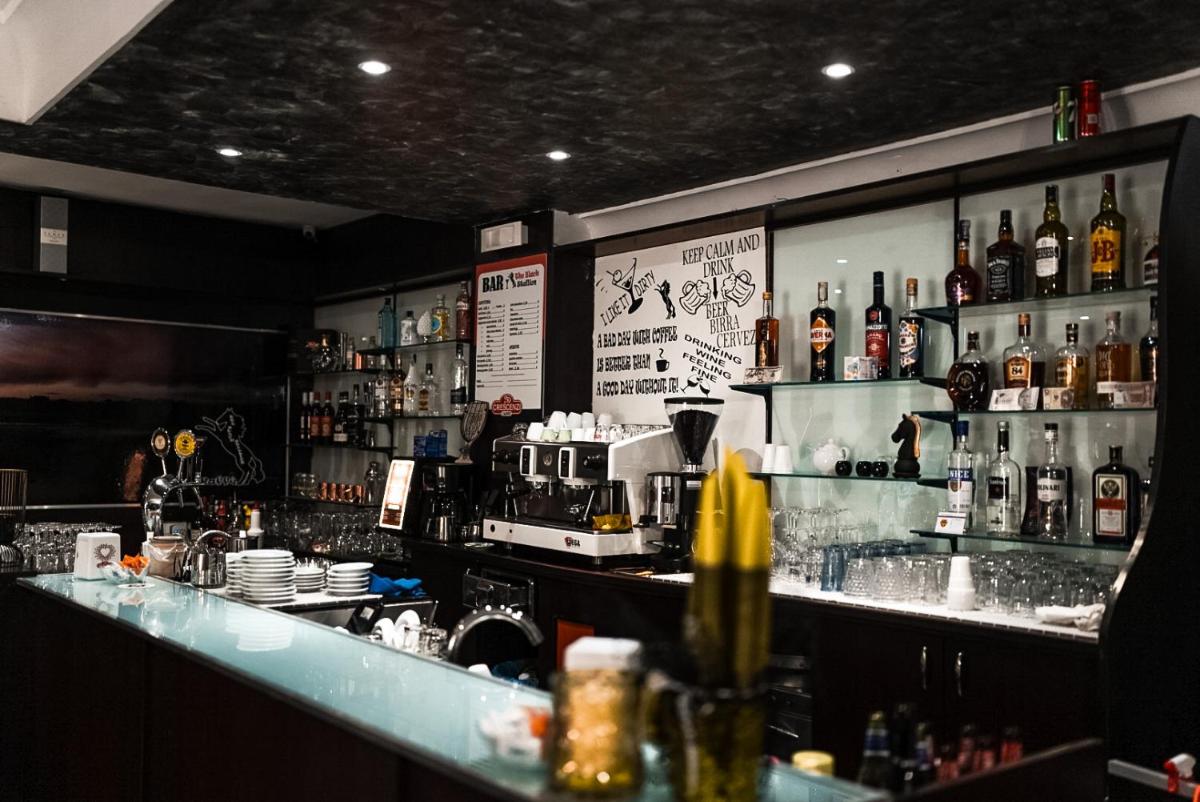 bar