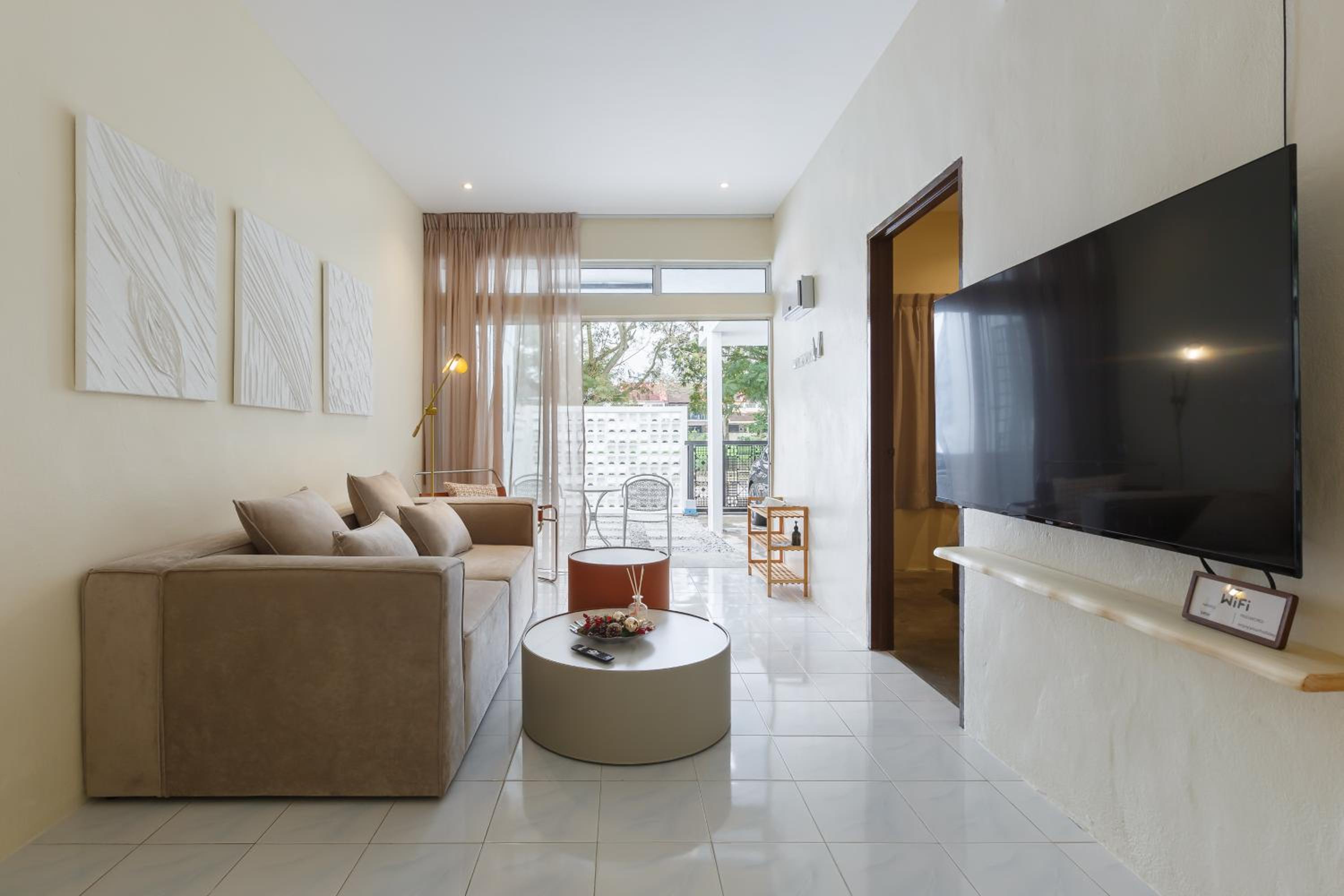 Cozy 2-Bedroom Landed House Near Icon City, Bukit Mertajam photo 1