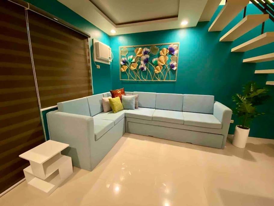 Tagaytay Hampton Villa C5 - Unwind in a cozy 2 bedroom with pool view 4