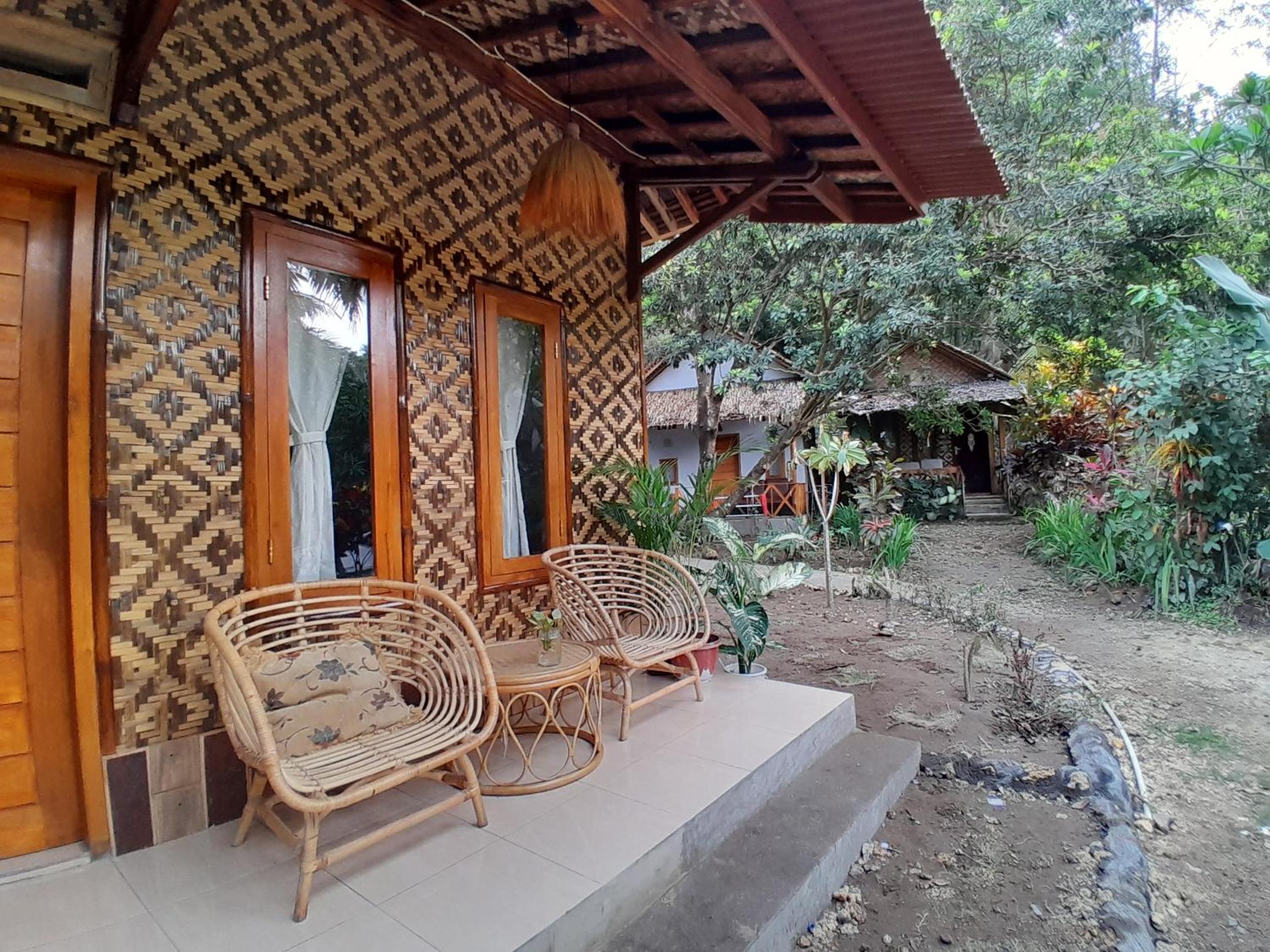 anik homestay & dormy Batukaras view 5