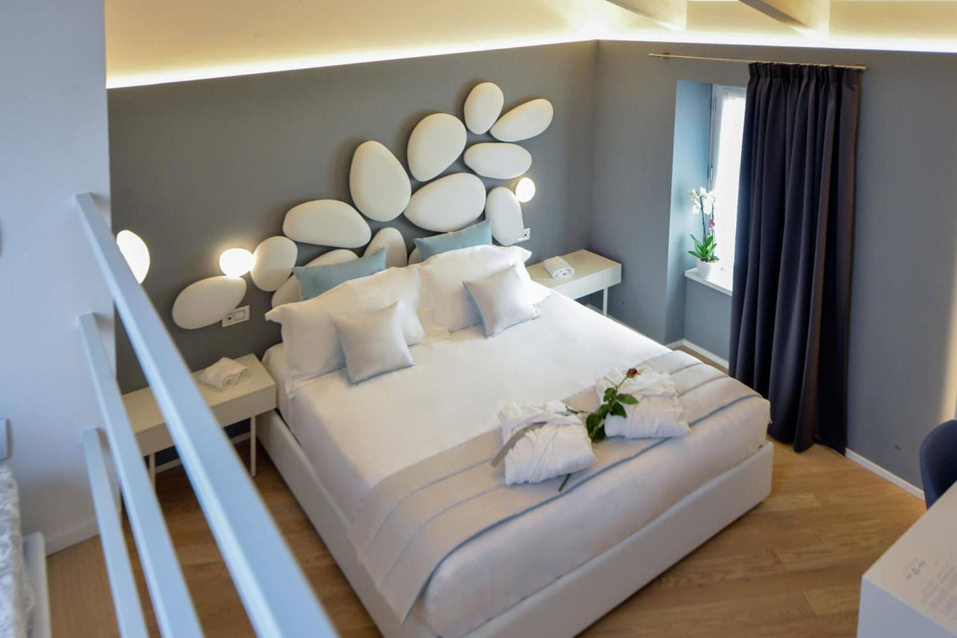 Eleìra Luxury Accomodations view 4