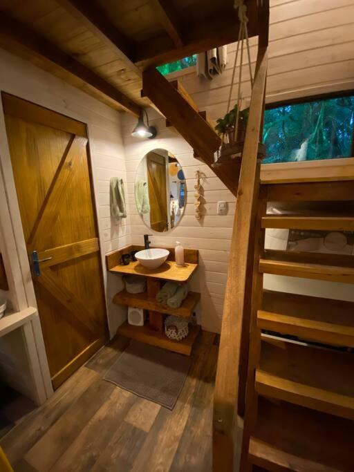 Cabana Lara, com lareira e muito estilo.