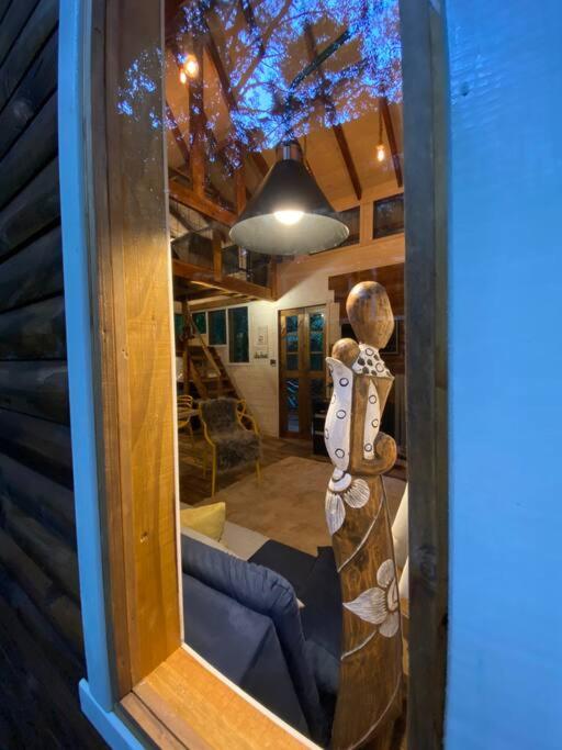 Cabana Lara, com lareira e muito estilo.