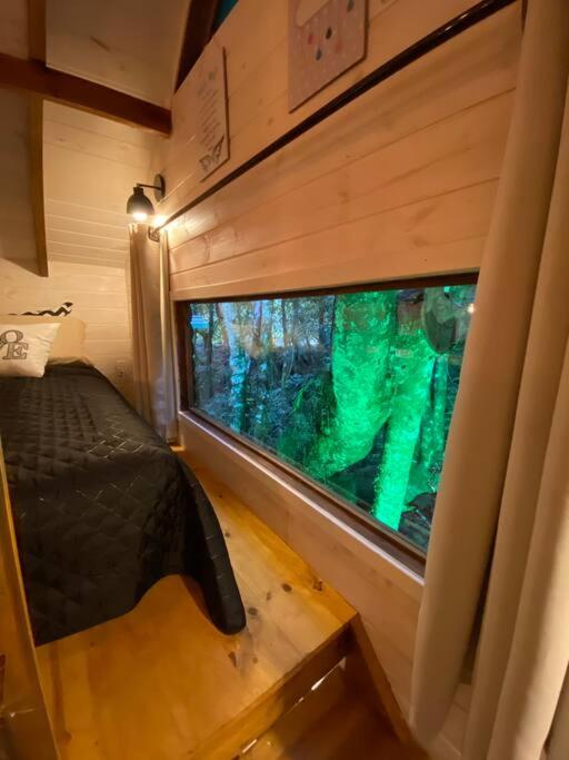 Cabana Lara, com lareira e muito estilo.