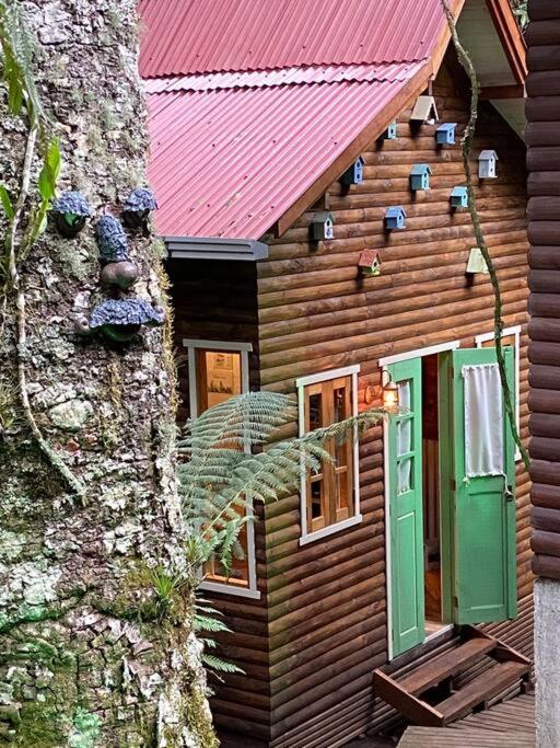 Cabana Lara, com lareira e muito estilo.