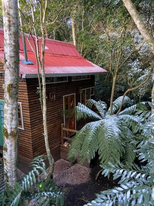Cabana Lara, com lareira e muito estilo.