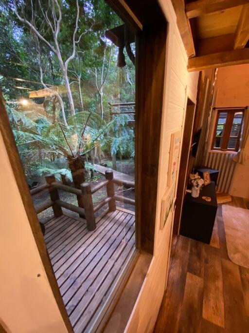 Cabana Lara, com lareira e muito estilo.