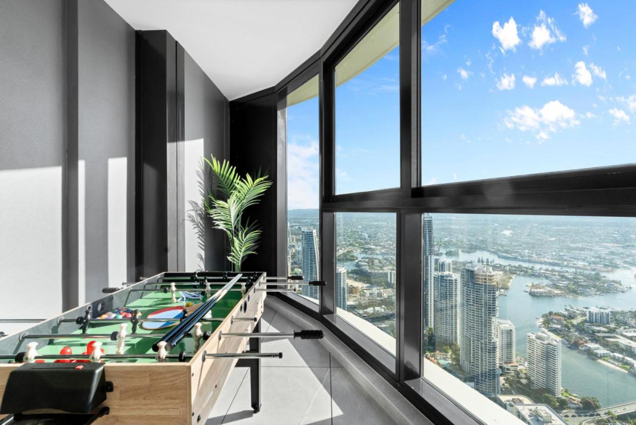 The Seabreeze - Beachfront 67F Sunset 2 Bedroom Skyhome with Netflix & Pool