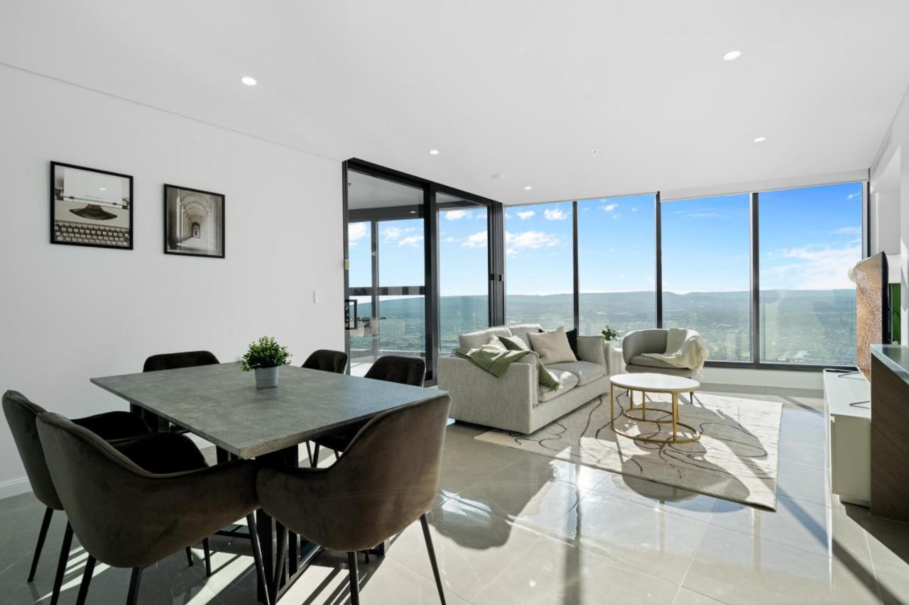 The Seabreeze - Beachfront 67F Sunset 2 Bedroom Skyhome with Netflix & Pool