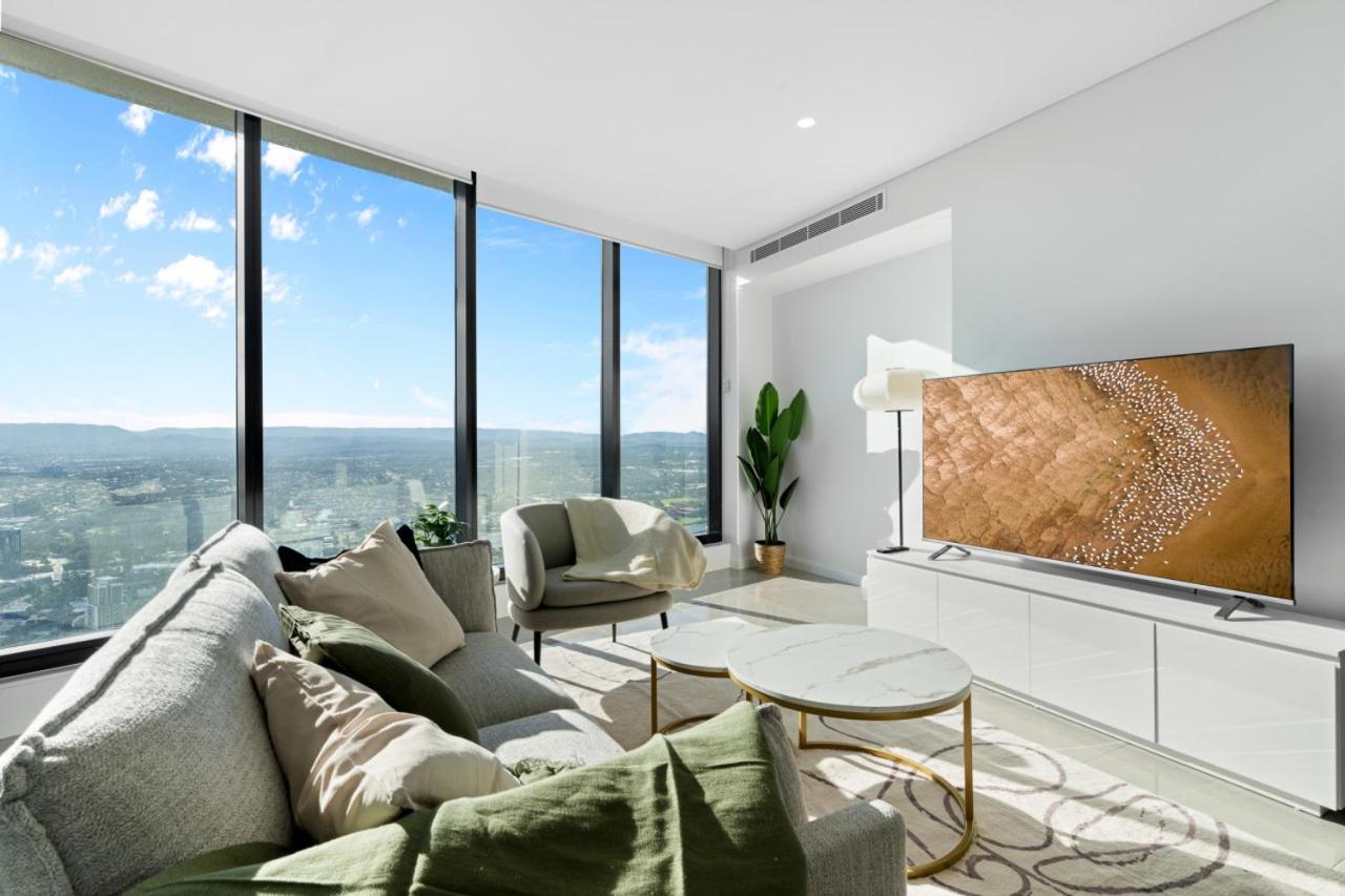 The Seabreeze - Beachfront 67F Sunset 2 Bedroom Skyhome with Netflix & Pool