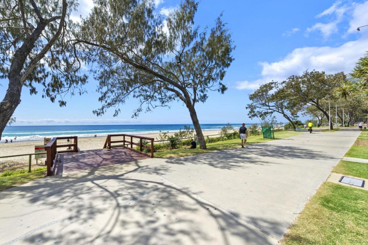 The Seabreeze - Beachfront 67F Sunset 2 Bedroom Skyhome with Netflix & Pool