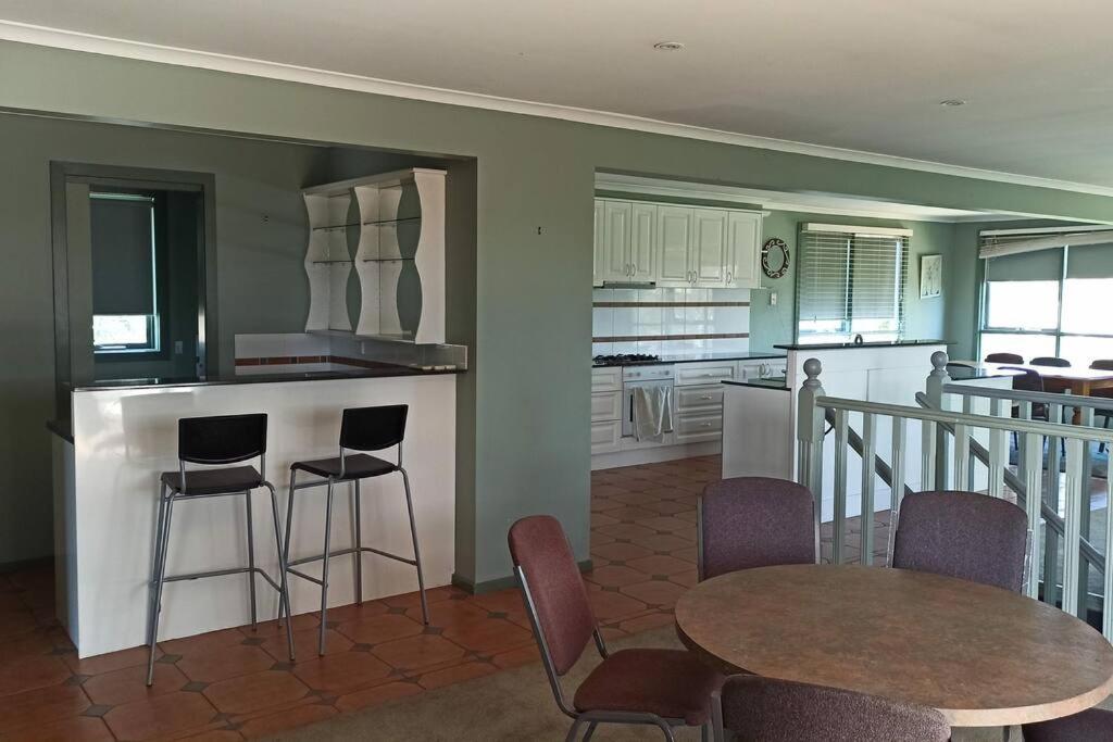 6 Bedrooms 11 Beds with Spacious City Park Views and Beach