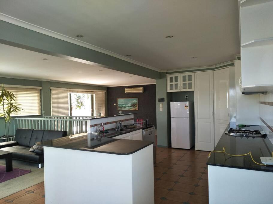 6 Bedrooms 11 Beds with Spacious City Park Views and Beach