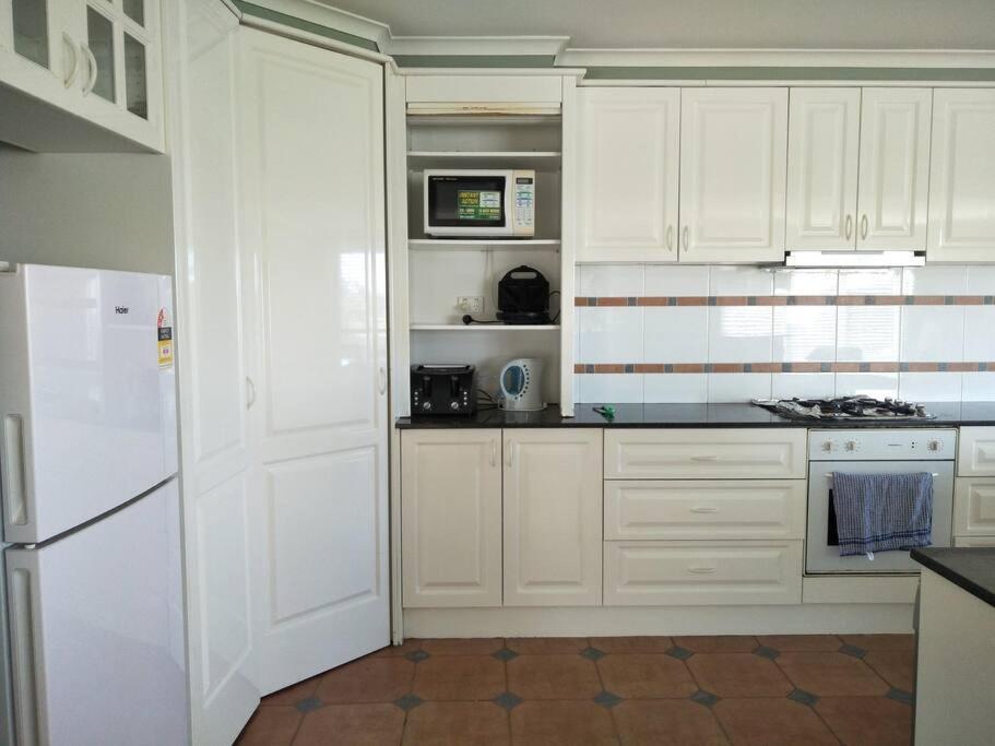 6 Bedrooms 11 Beds with Spacious City Park Views and Beach