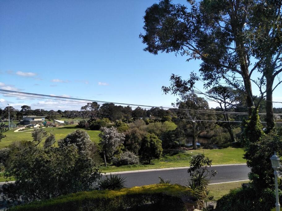 6 Bedrooms 11 Beds with Spacious City Park Views and Beach