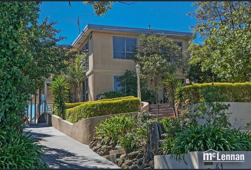 6 Bedrooms 11 Beds with Spacious City Park Views and Beach
