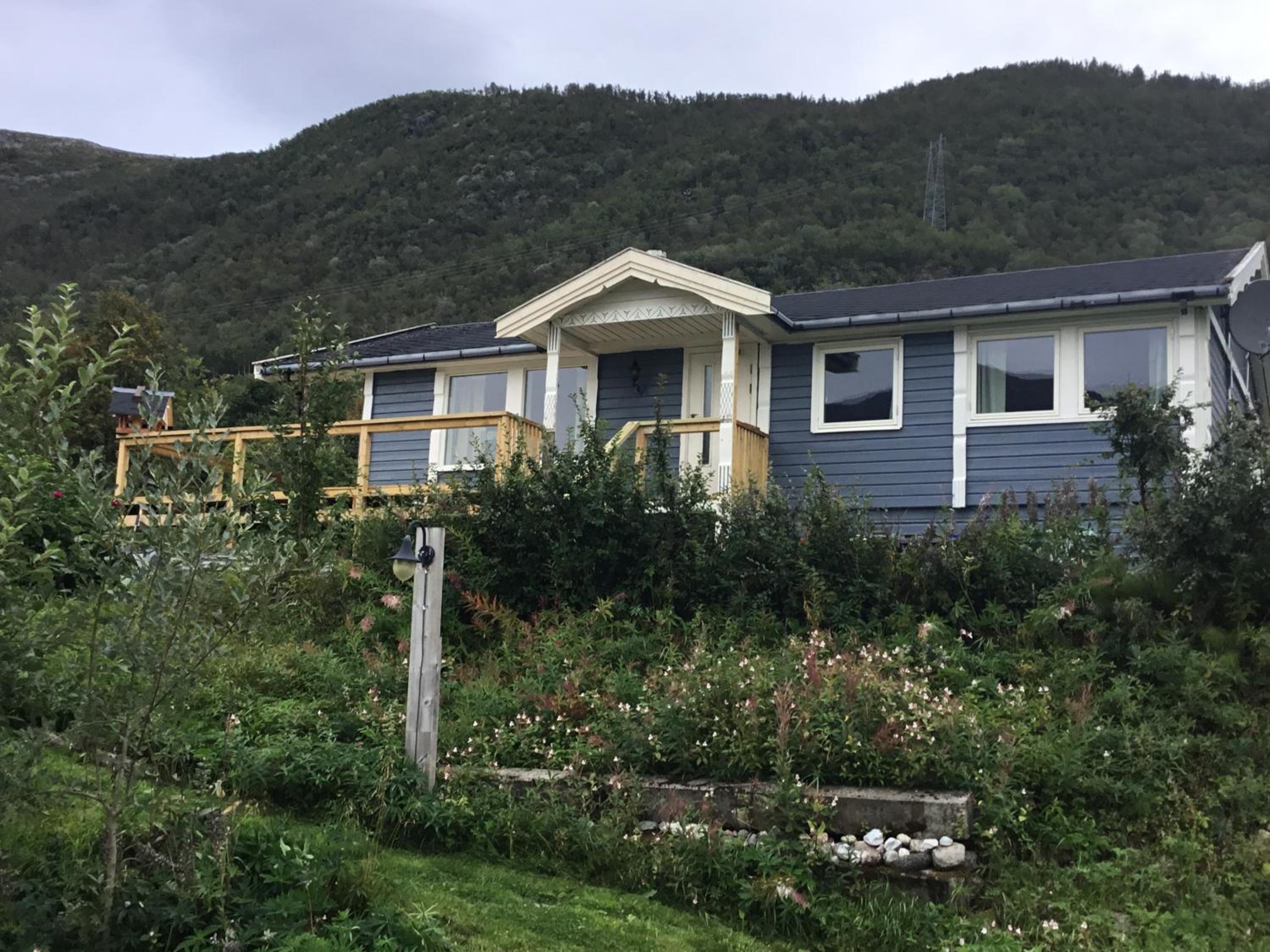 Refsnes Overnatting, Hus Gunti