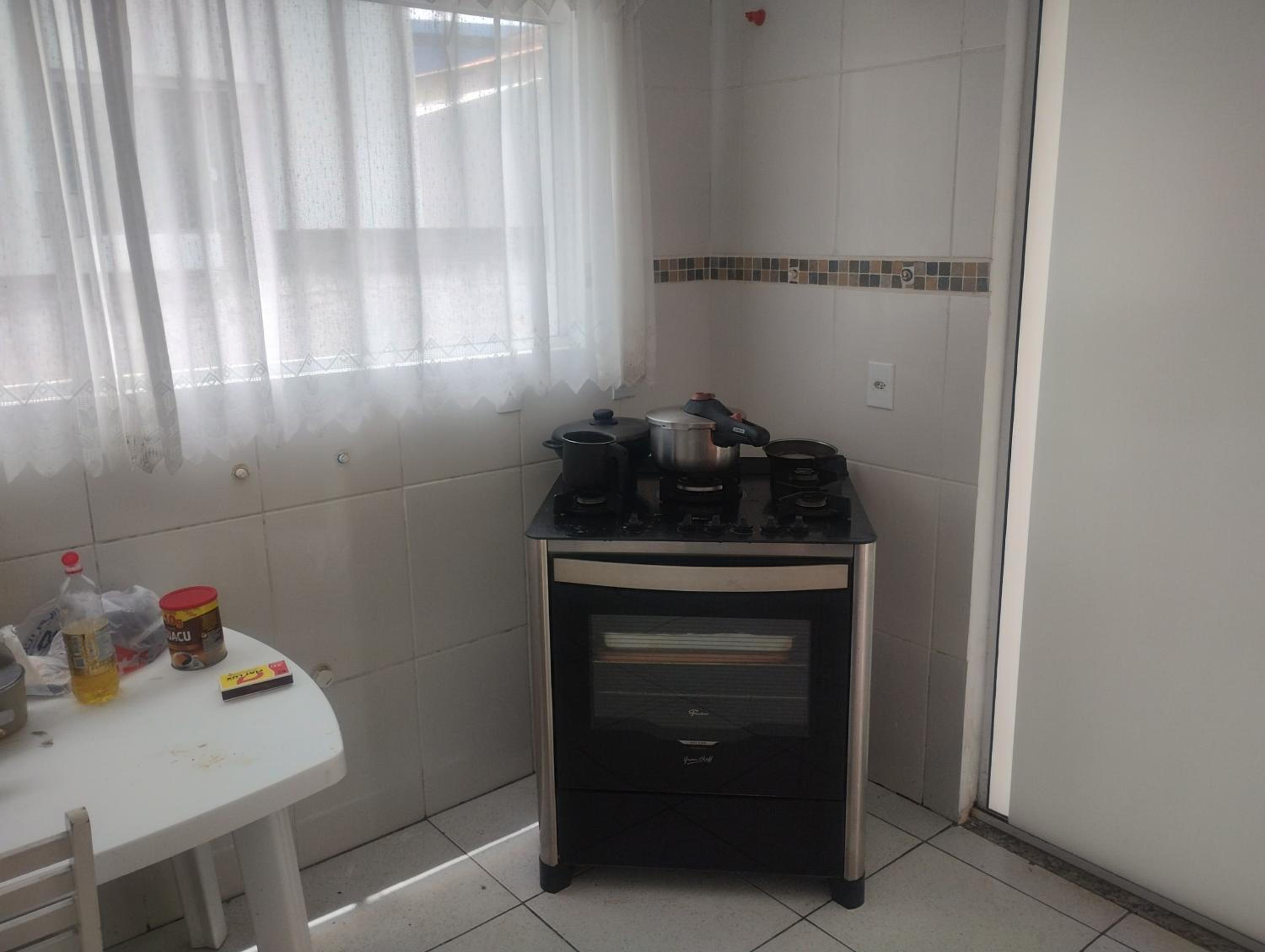 Casa de hóspedes nos Carianos perto do aeroporto