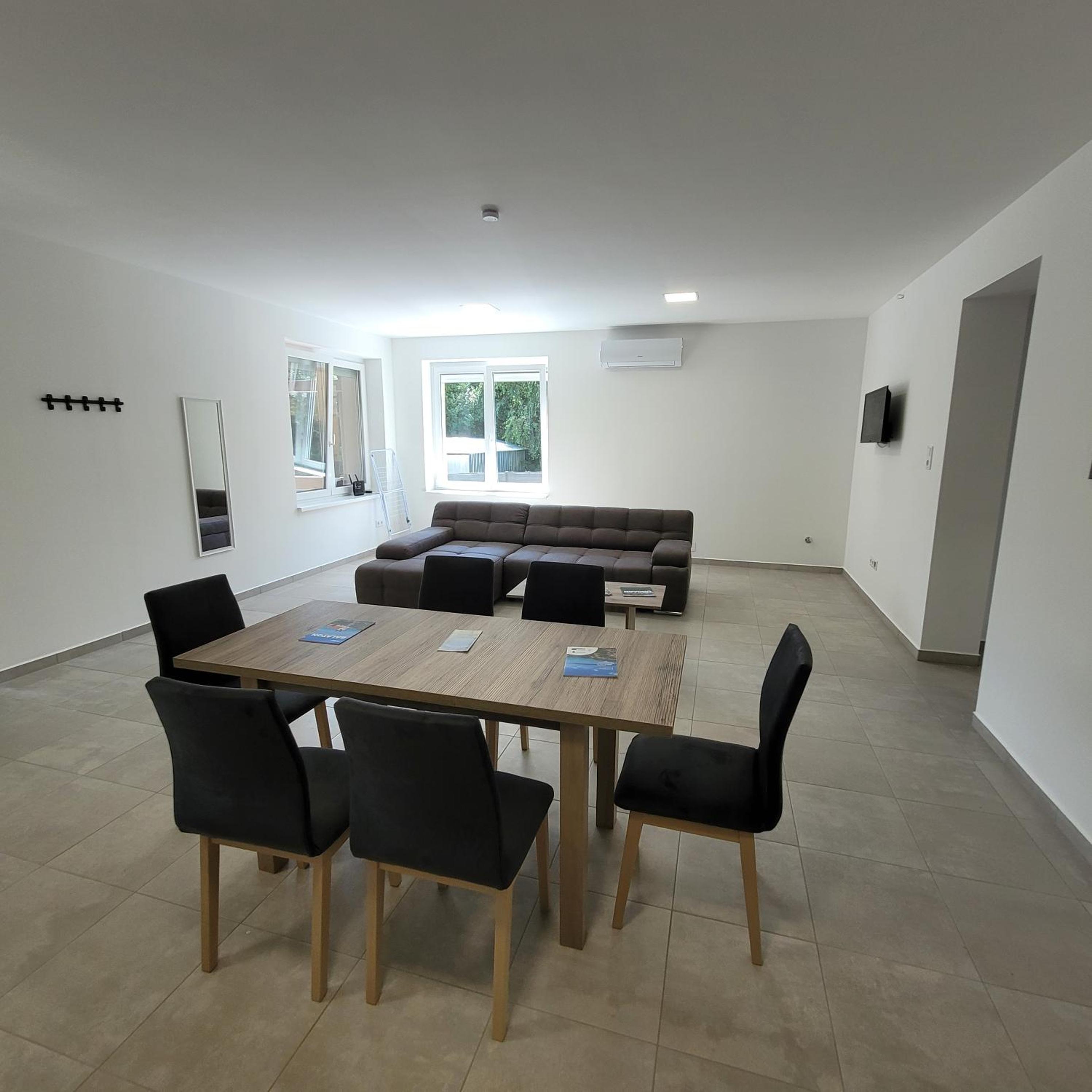 Vörösmarty Apartmanok