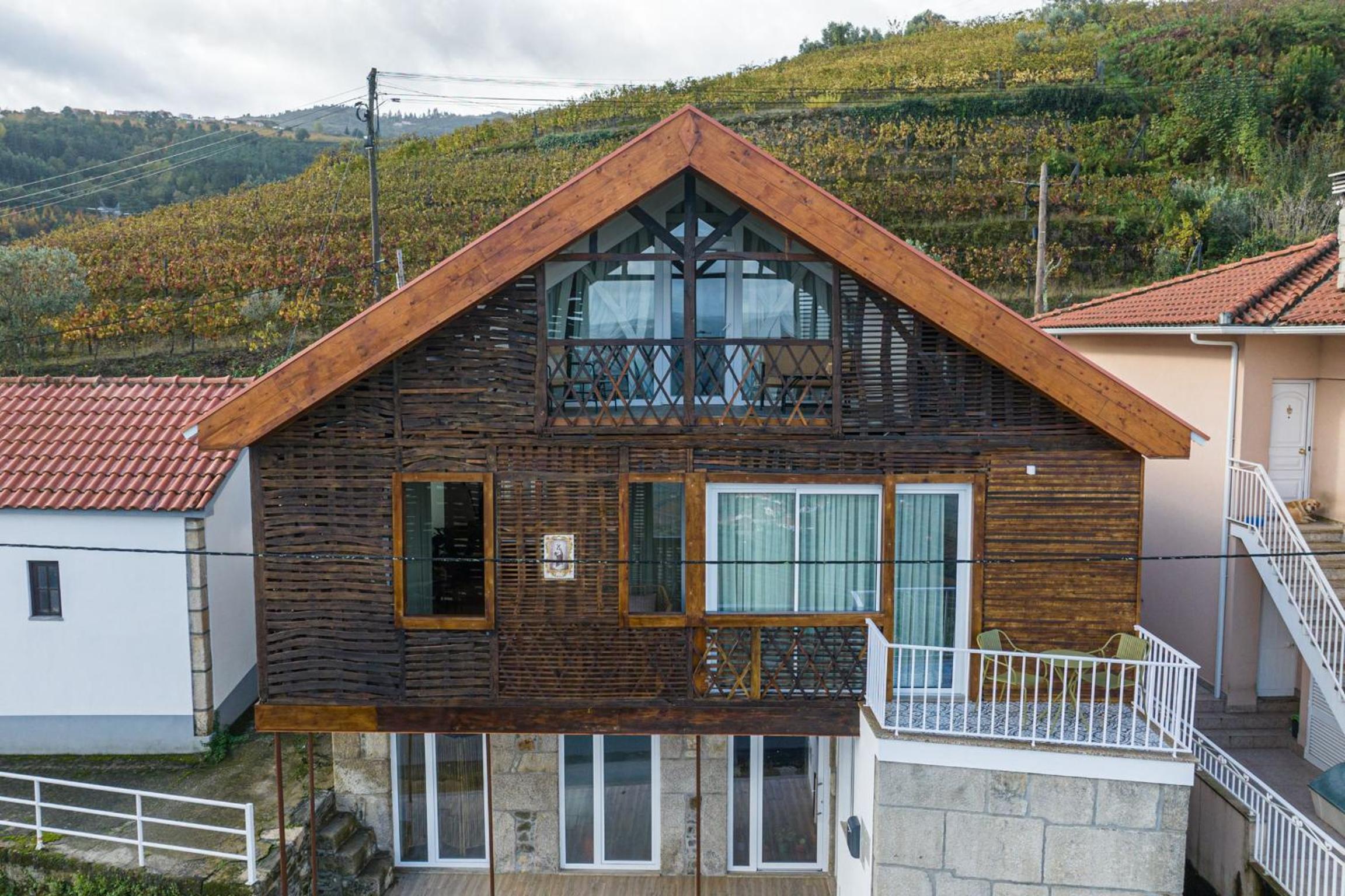 Casa da Ursa by LovelyStay