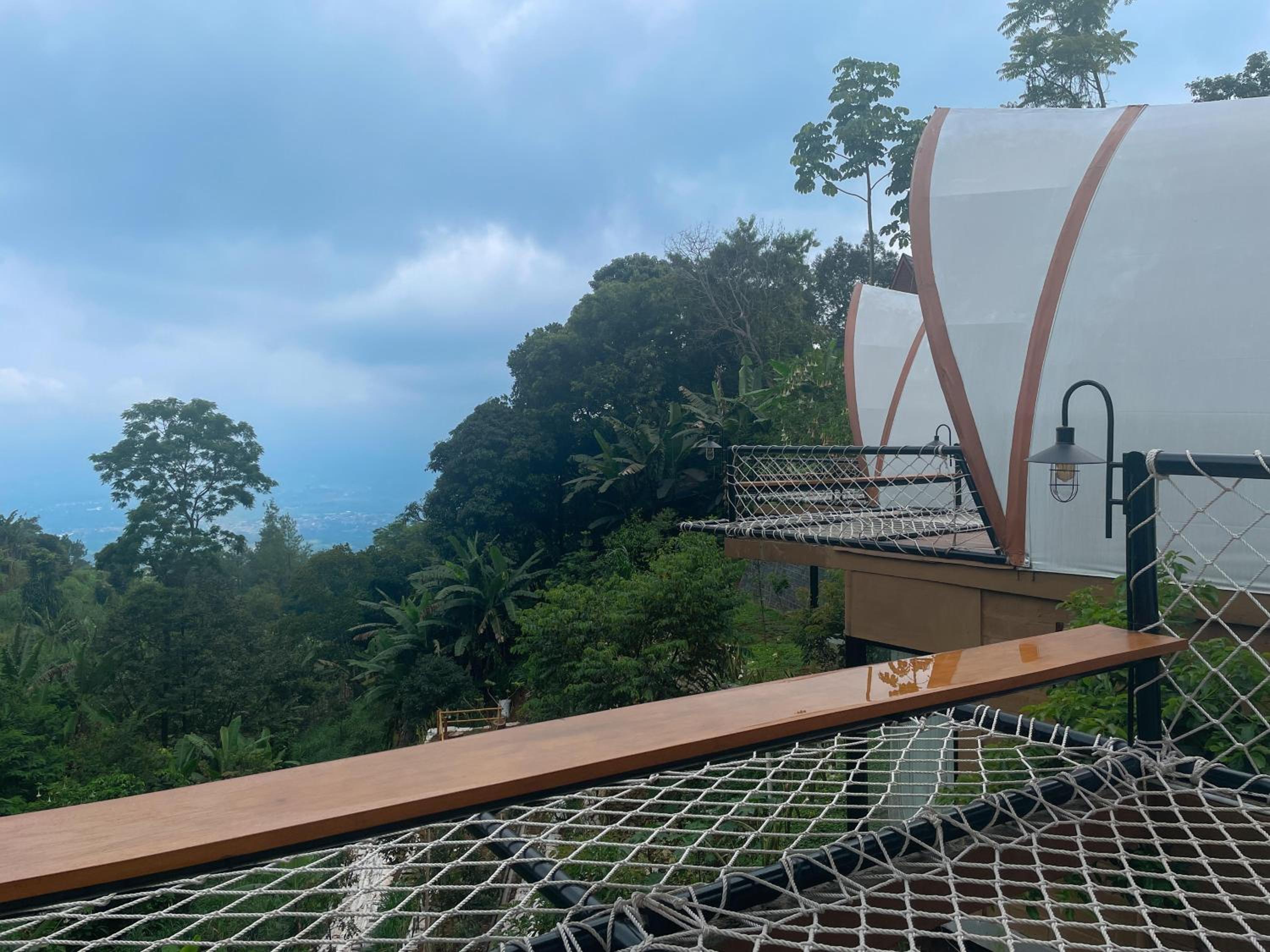 Selayang Olivehill - Kemewahan Glamping di Hutan view 4