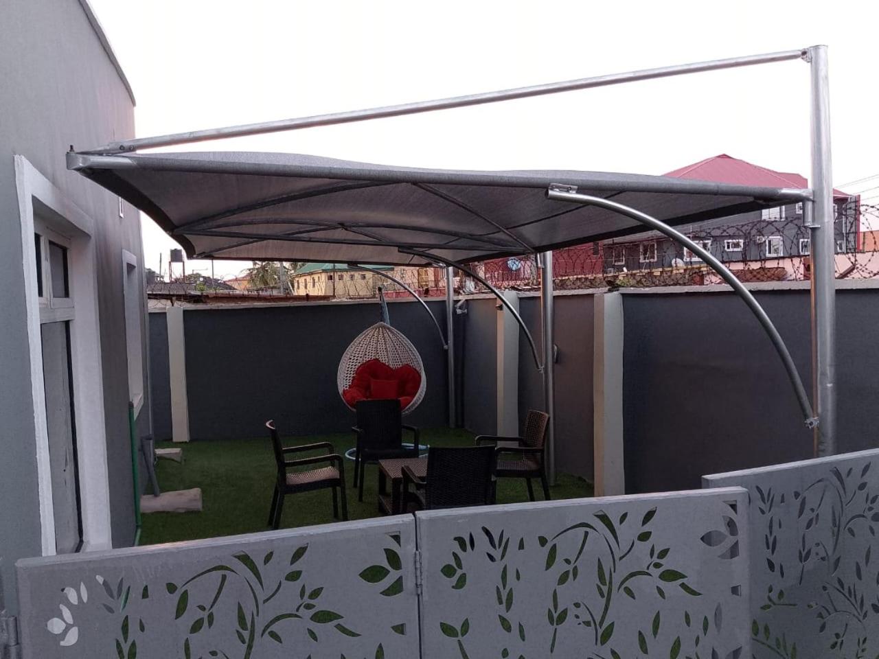 JKA 1-BEDROOM-Apart 24HRS POWER Unlimited WIFI , GARDEN PATIO AREA ,FREE DAILY HOUSEKEEPING view 5